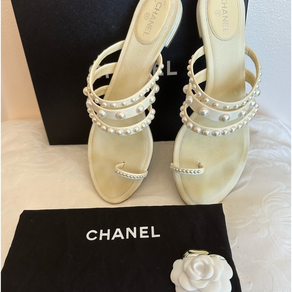 CHANEL Shoes - 💯Authentic CHANEL Pearl & Lambskin Leather Sandals